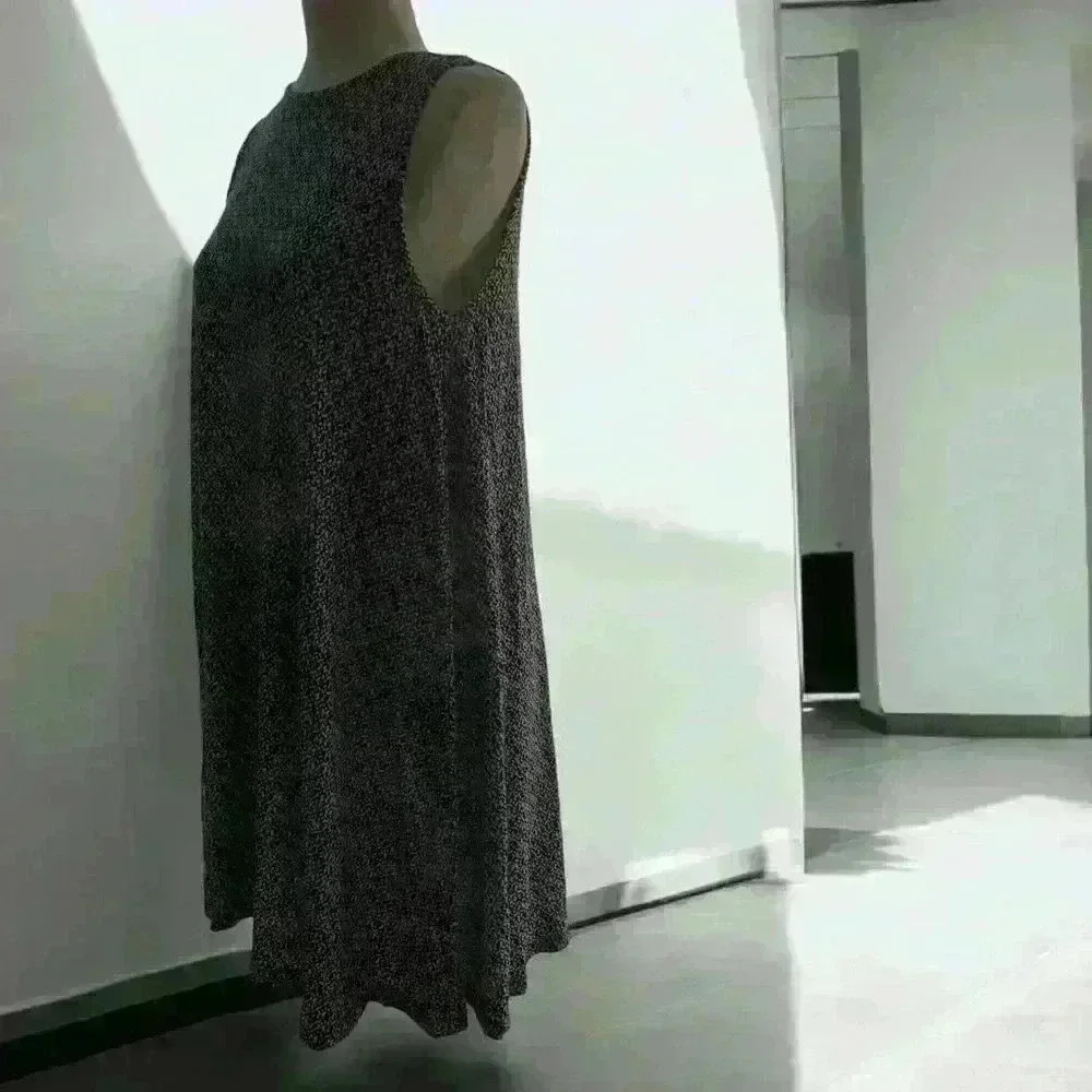 Women’s Sleeveless Dress - Picture 2 of 4